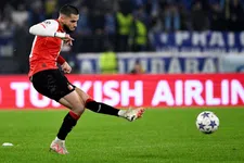 Thumbnail for article: Door Arne Slot kijkt Dávid Hancko als een trainer naar voetbal