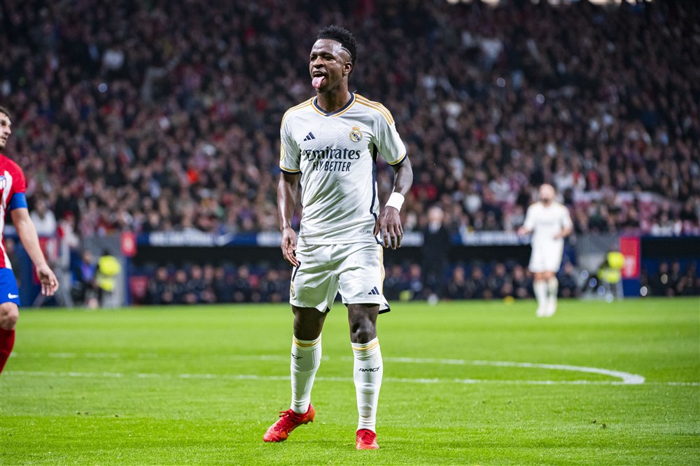 Spaanse pers ziet hoofdrol voor Vinícius in verhitte stadsderby