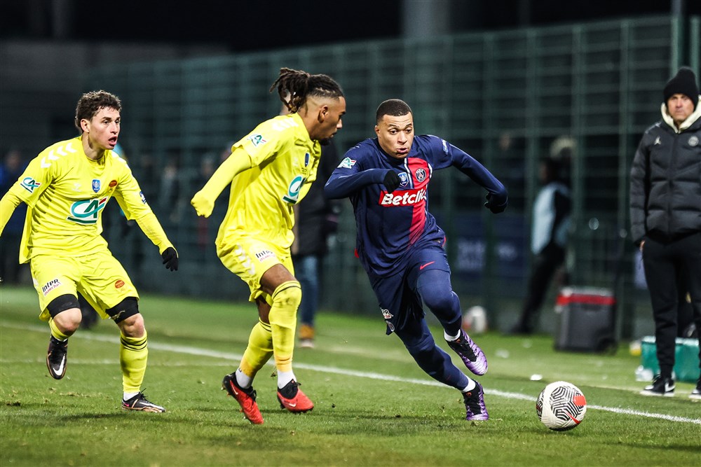 Doelpuntenregen Mbappé duurt voort: PSG freewheelt naar volgende ronde