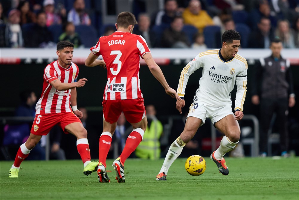 Real Madrid mag VAR bedanken na late zege op hekkensluiter Almería 