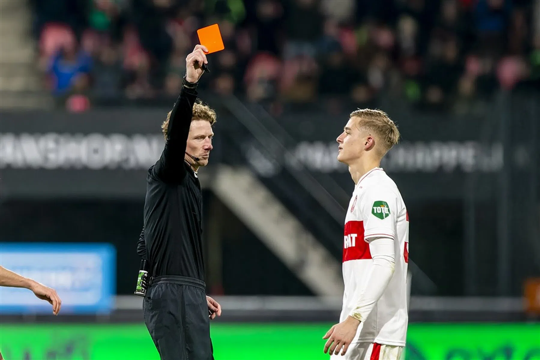 Twente-verdediger Bruns kent zijn straf voor harde tackle in Nijmegen