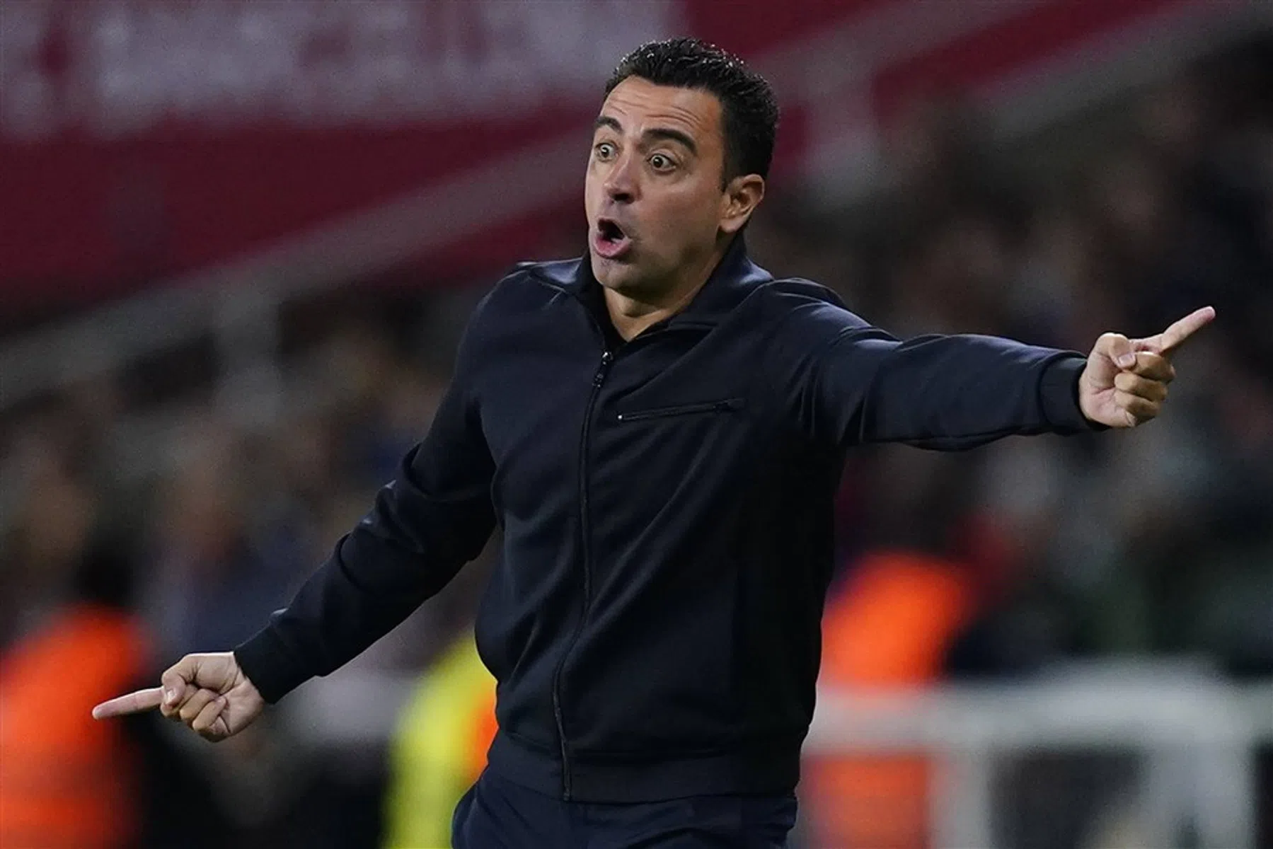 Xavi laat zich niet uit de tent lokken: 'Het nieuws is in Madrid'