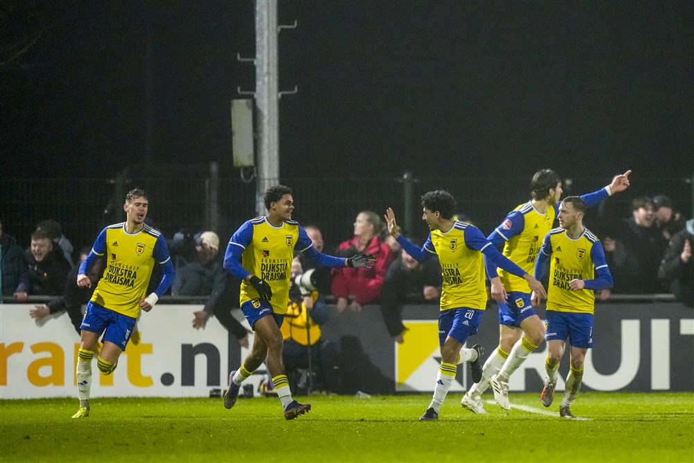 Stuntploeg Hercules strijdend ten onder in spektakelstuk tegen Cambuur