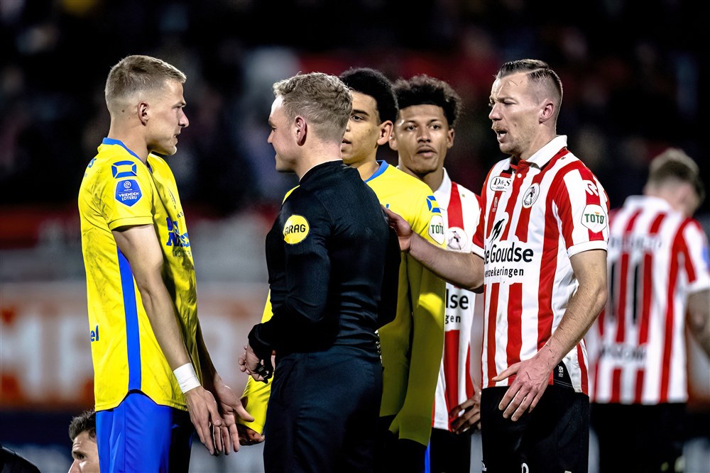 RKC geeft zege door rode kaart en pingel nog uit handen tegen Sparta
