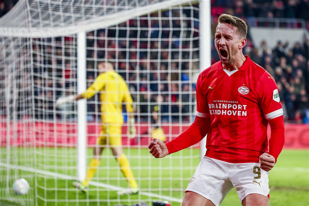 PSV pakt de draad weer op: Almere heeft geen antwoord op De Jong