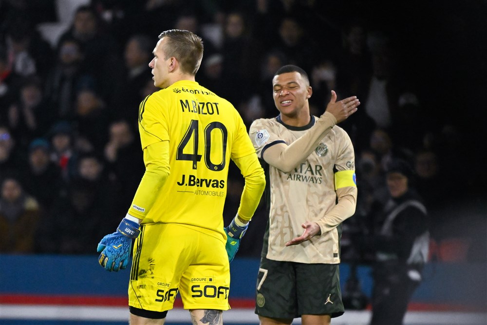 Superserie Mbappé stopt tegen Bizot, PSG loopt door heerlijke goal averij op