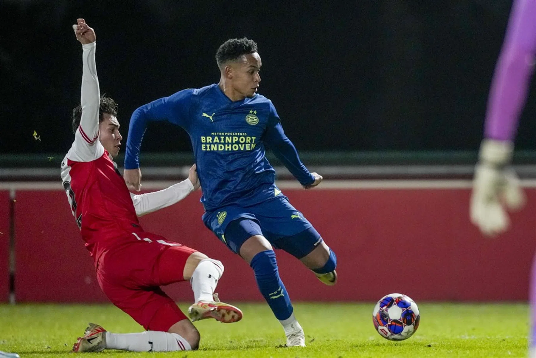 Heracles pikt defensieve versterking op bij PSV