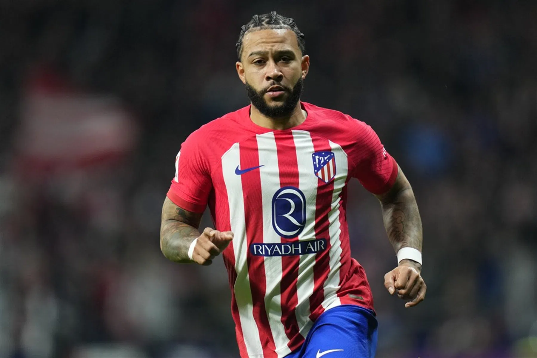 Memphis helpt Atlético op valreep aan drie punten