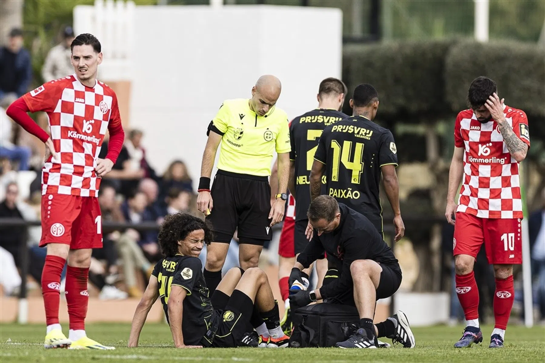 Feyenoord-talent Zechiël langere tijd aan de kant door knieblessure