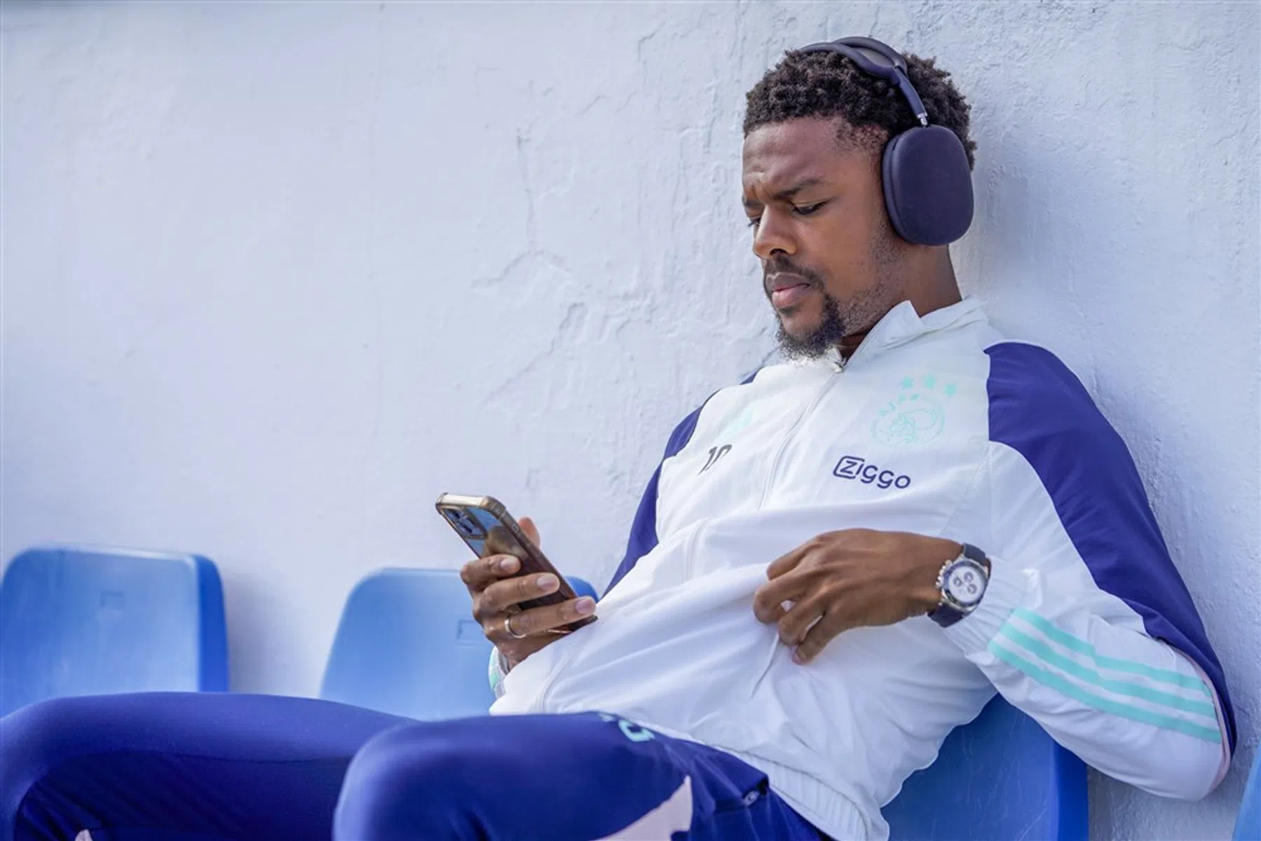 Ajax ontvangt last-minute bod op Akpom