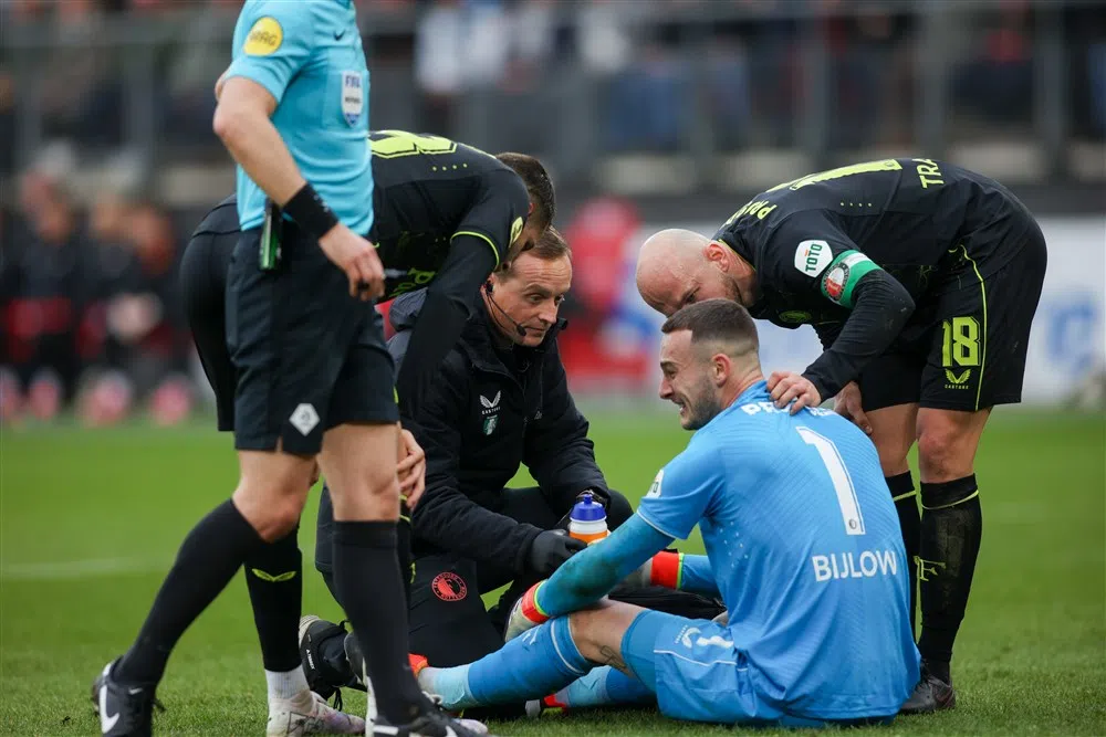 Belangrijke Feyenoord-zege bij AZ overschaduwd door blessure Bijlow