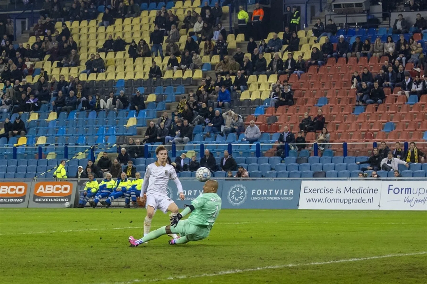 Sturing ziet nacompetitie als doelstelling voor worstelend Vitesse