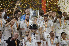 Thumbnail for article: Real leidt race naar het miljard: zoveel verdienen de superclubs