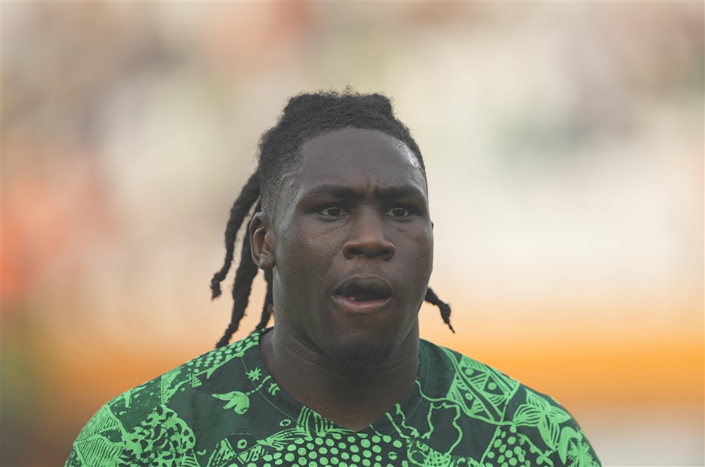Twee strafschoppen van Troost-Ekong helpen Nigeria naar de finale