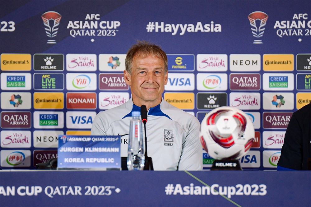 Lachende Klinsmann keihard aangepakt in Zuid-Koreaanse media 