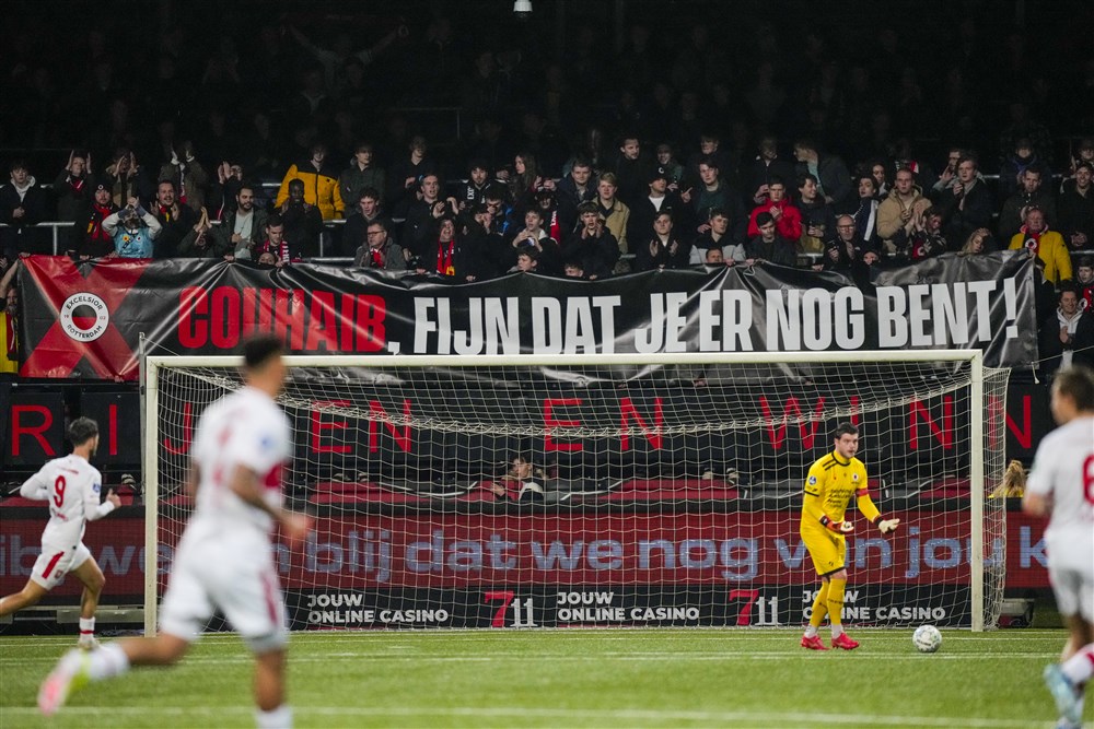 Excelsior-supporters delen opvallende steunbetuiging aan 'Cees' Driouech