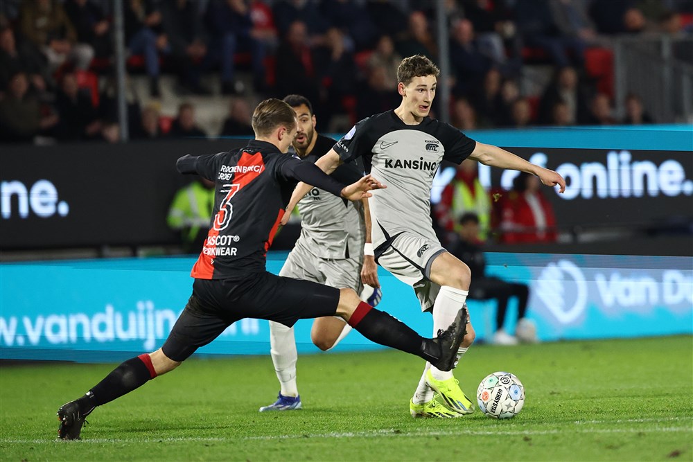 Duiventil voorin is symbolisch voor de vrije val van AZ