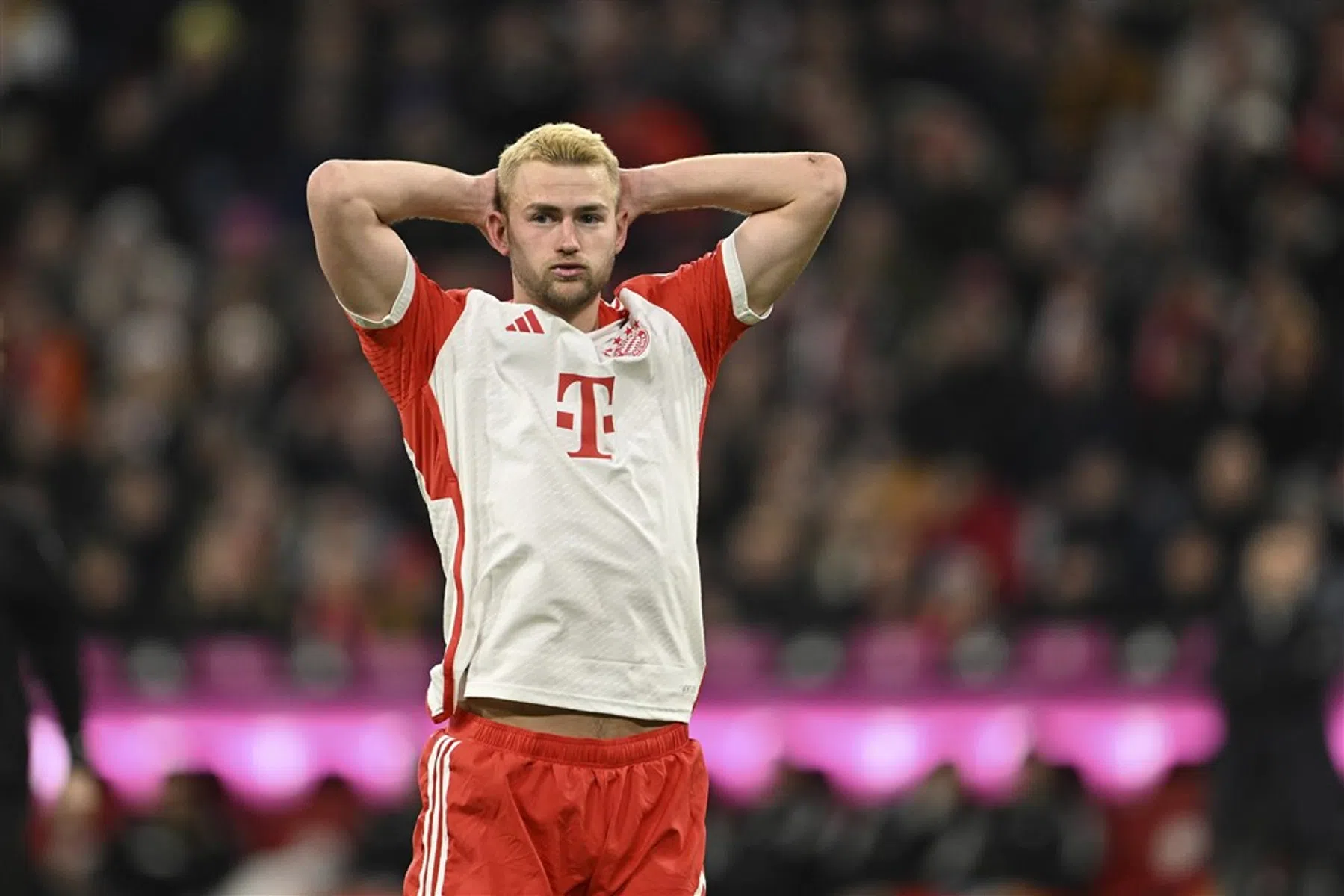 Pijnlijk: De Ligt gepasseerd voor Bundesliga-kraker