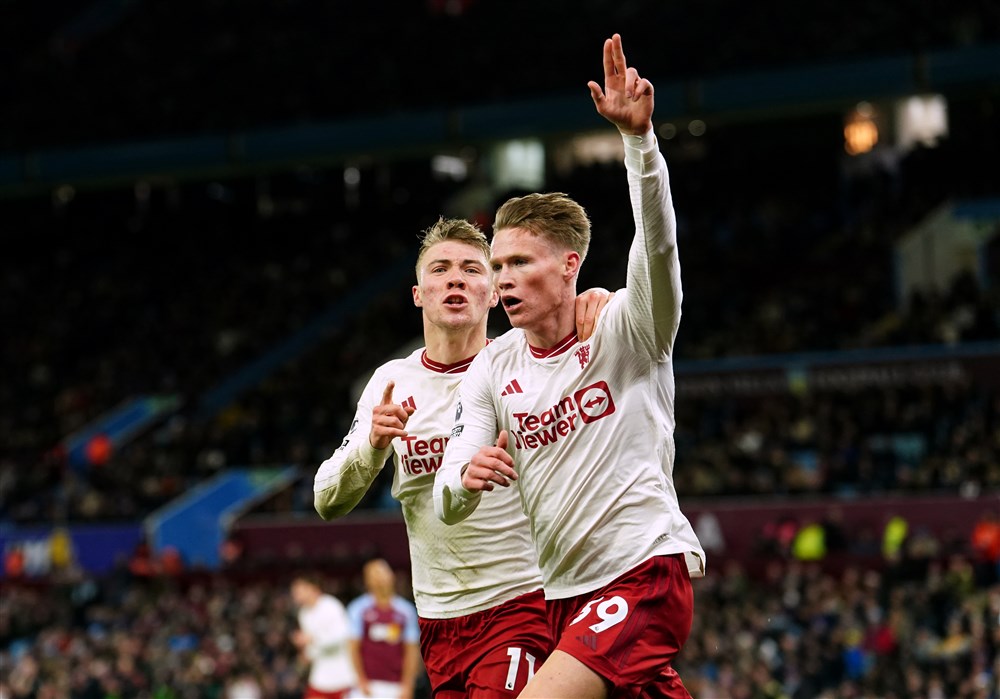 Supersub McTominay bezorgt Ten Hag zwaarbevochten zege op Villa Park