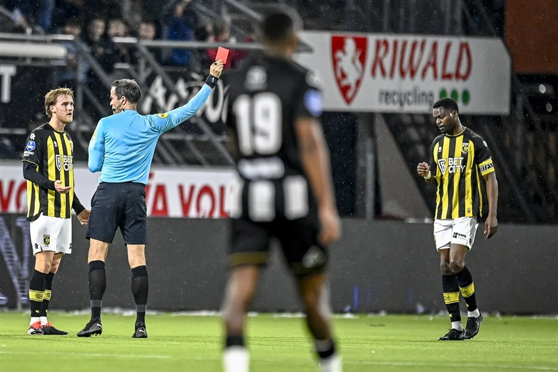 Isimat-Mirin is de schlemiel bij Vitesse: 'Hij voelt zich zeker schuldig'