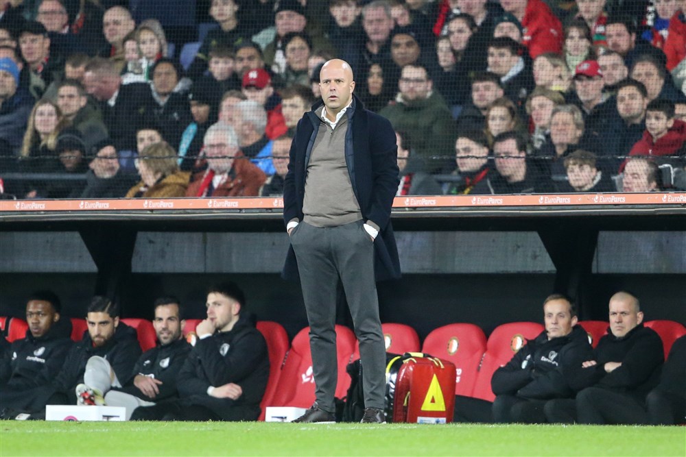 Slot praat over Ueda en twijfelgevallen Giménez en Timber