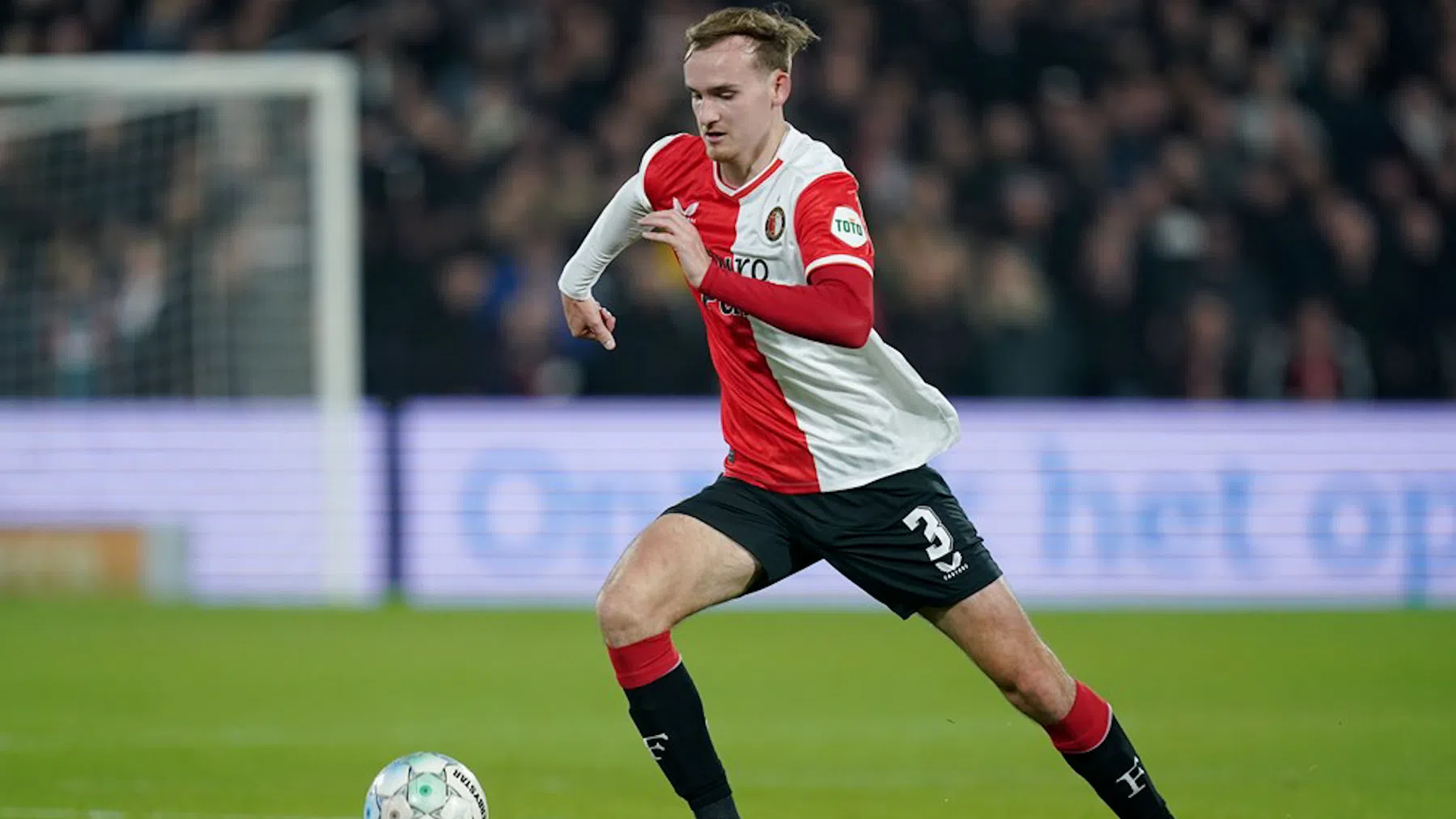 Beelen maakt indruk bij Feyenoord: 'Hij pikt nu echt aan'