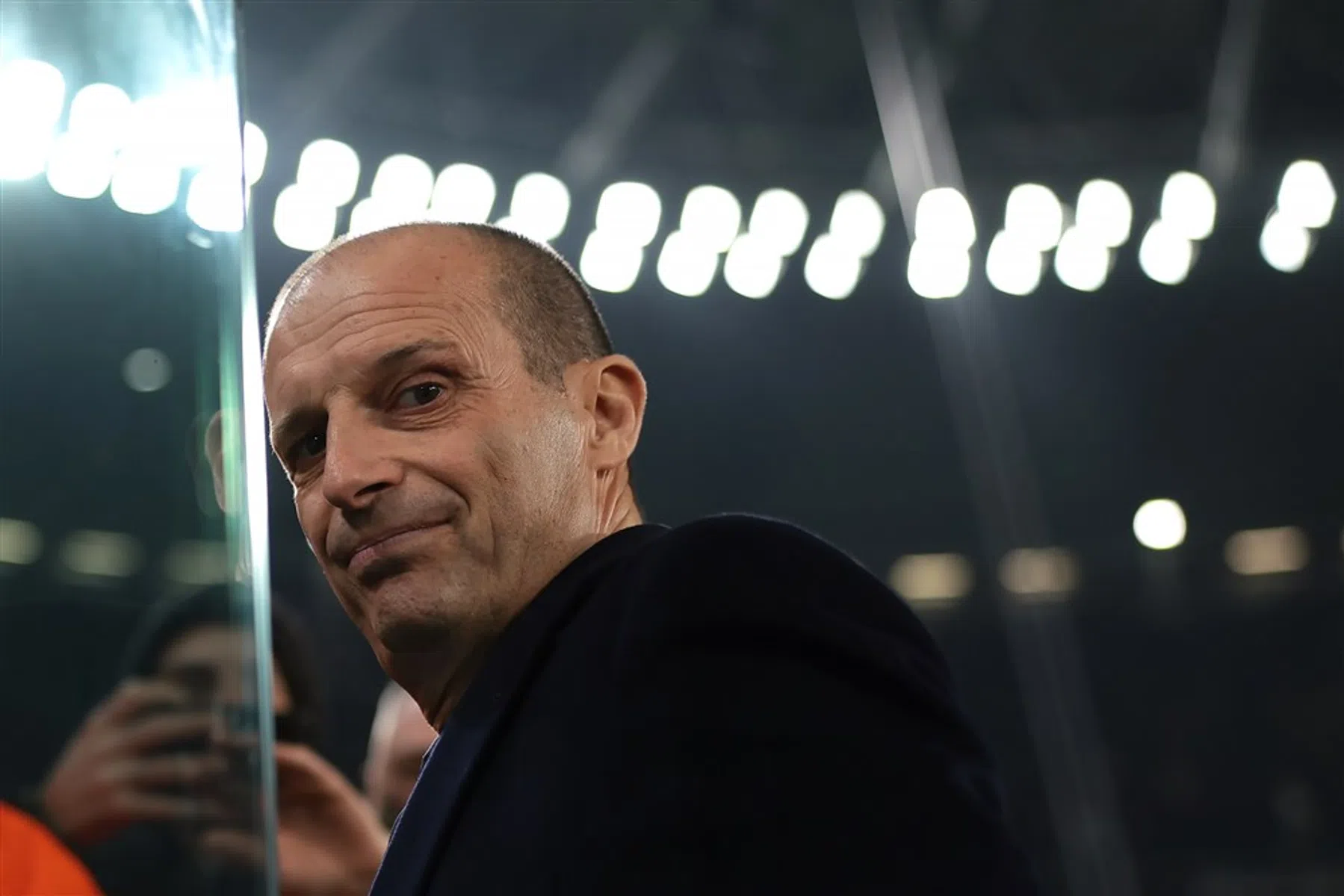 Aanhang Juventus jouwt eigen spelers uit en gaat achter trainer staan