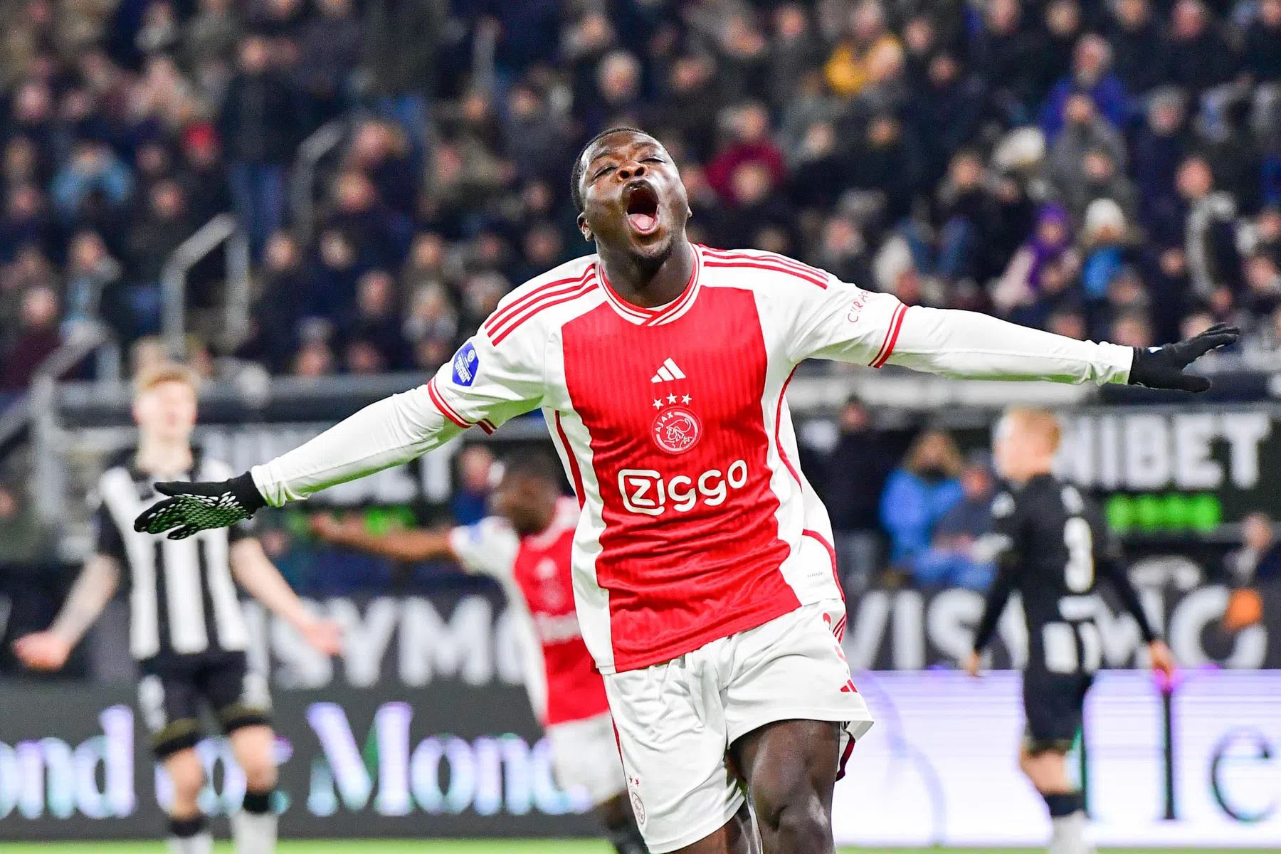 Speler van de Maand Brobbey analyseert zijn goals