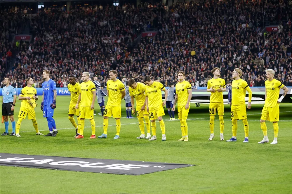 Wéér een tegengoal: Ajax beleeft valse start in de Conference League