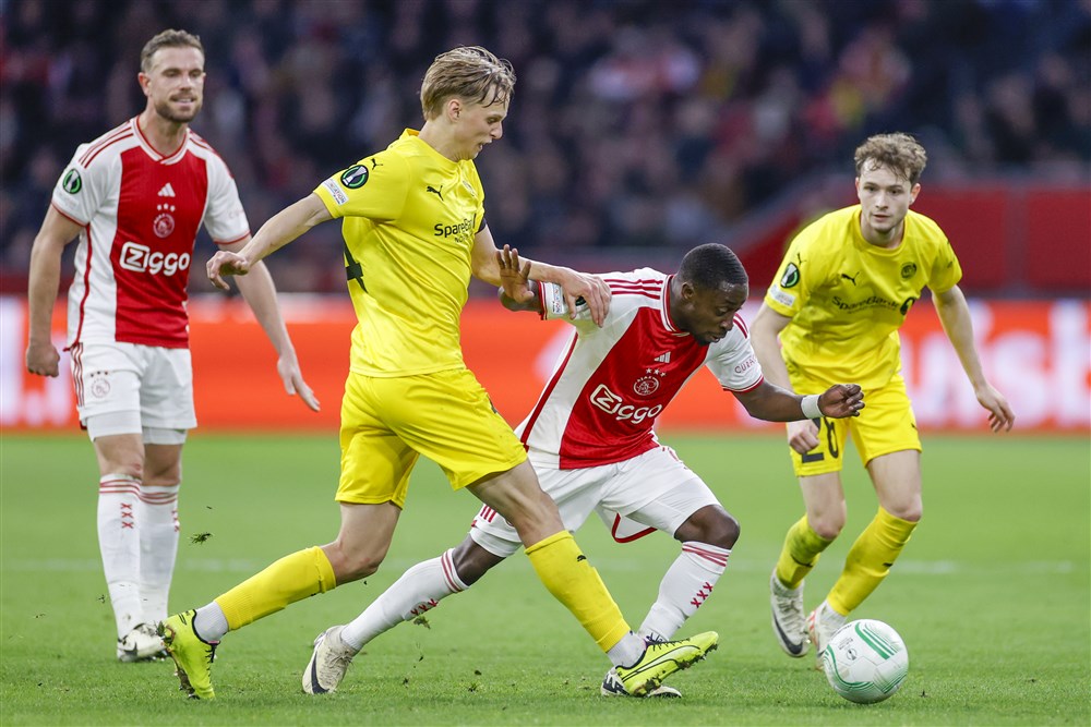 Ajax heeft een probleem op linksbuiten: 'Veel te dure jeugdspeler'