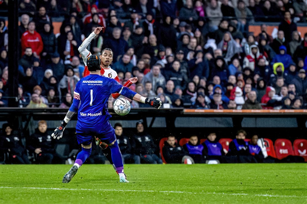 Vaessen en Fraser zwaar gefrustreerd over rode kaart in De Kuip