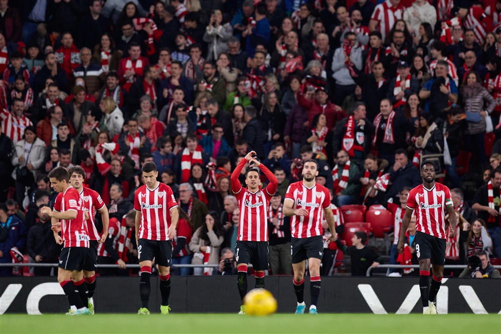 Bilbao vloert Girona en helpt Real Madrid in Spaanse titelstrijd