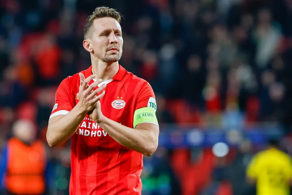 De Jong scoort, pakt record en ziet perspectief voor return in Dortmund