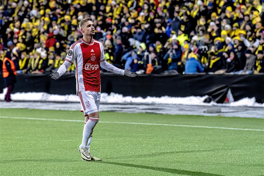 Ajax overleeft chaotisch duel in Bodø en gaat door in Conference League