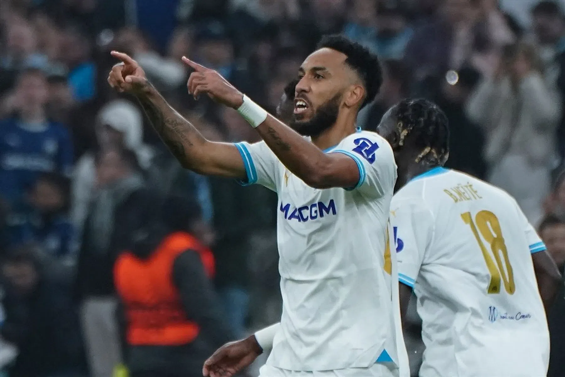 L'OM kegelt Shakhtar van Pusic uit Europa dankzij record Aubameyang