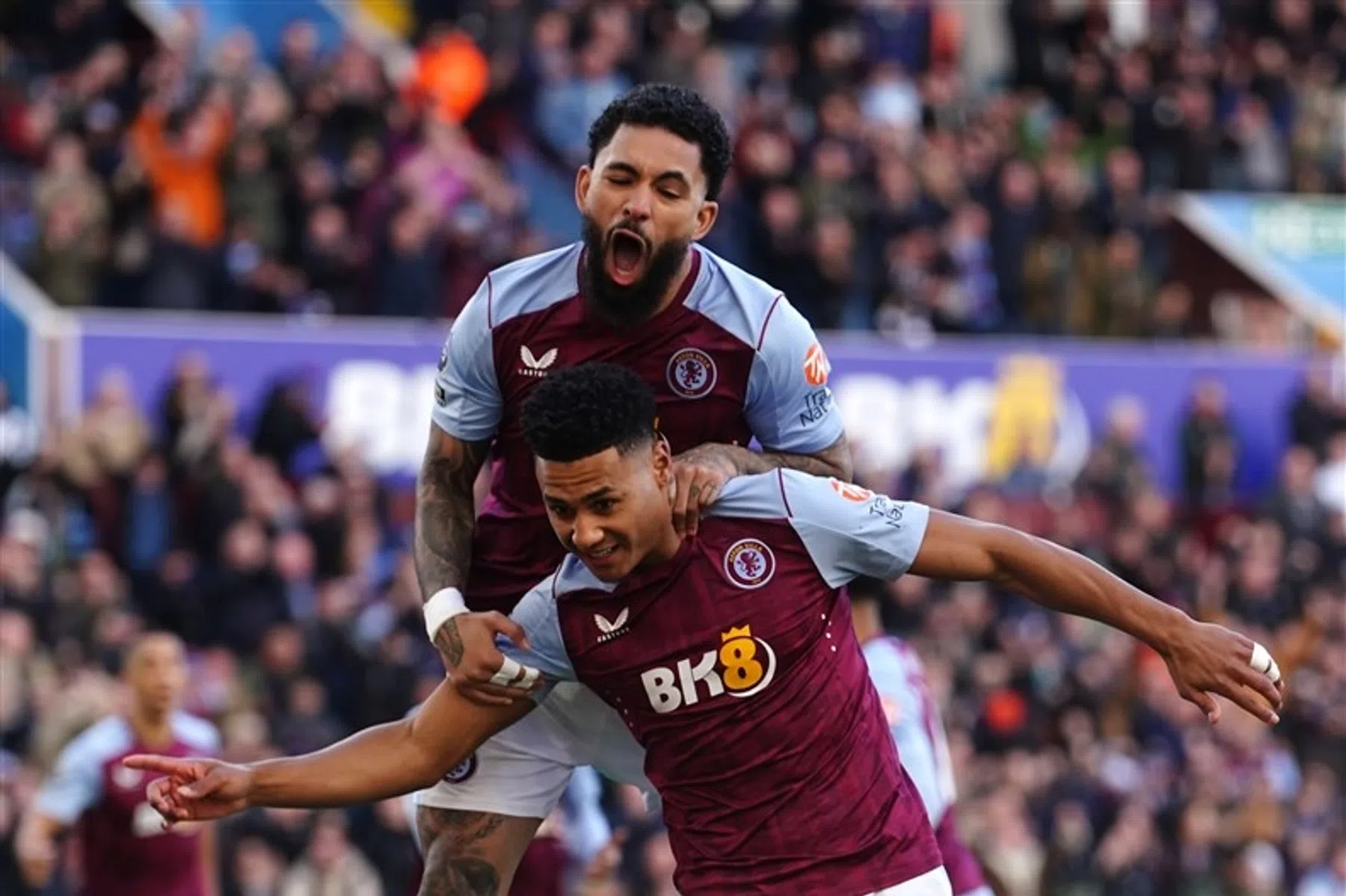 Ajax-opponent Villa laat twee gezichten zien, glansrol Branthwaite verdampt