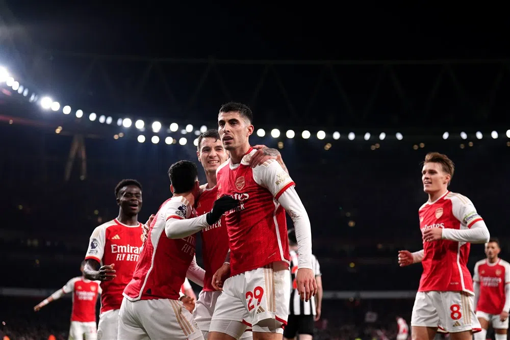 Imponerend Arsenal mag dromen van landstitel: 'We zijn de underdog'