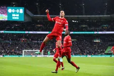 Thumbnail for article: Van Dijk kopt jeugdig en o zo gehavend Liverpool naar League Cup-winst 