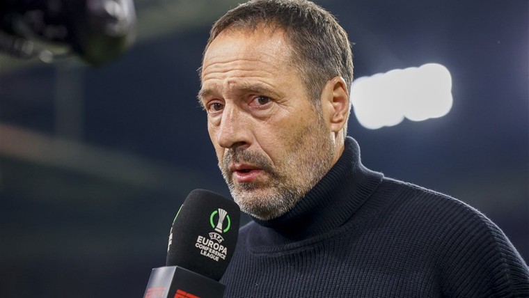 Van 't Schip gooit het om: Ajax met vijf verdedigers tegen AZ