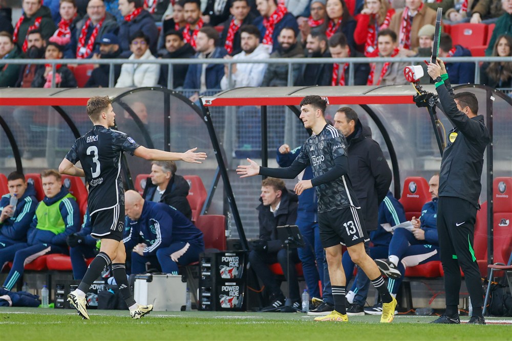 Gaaei na bijna fatale fout opnieuw voor rust gewisseld bij Ajax