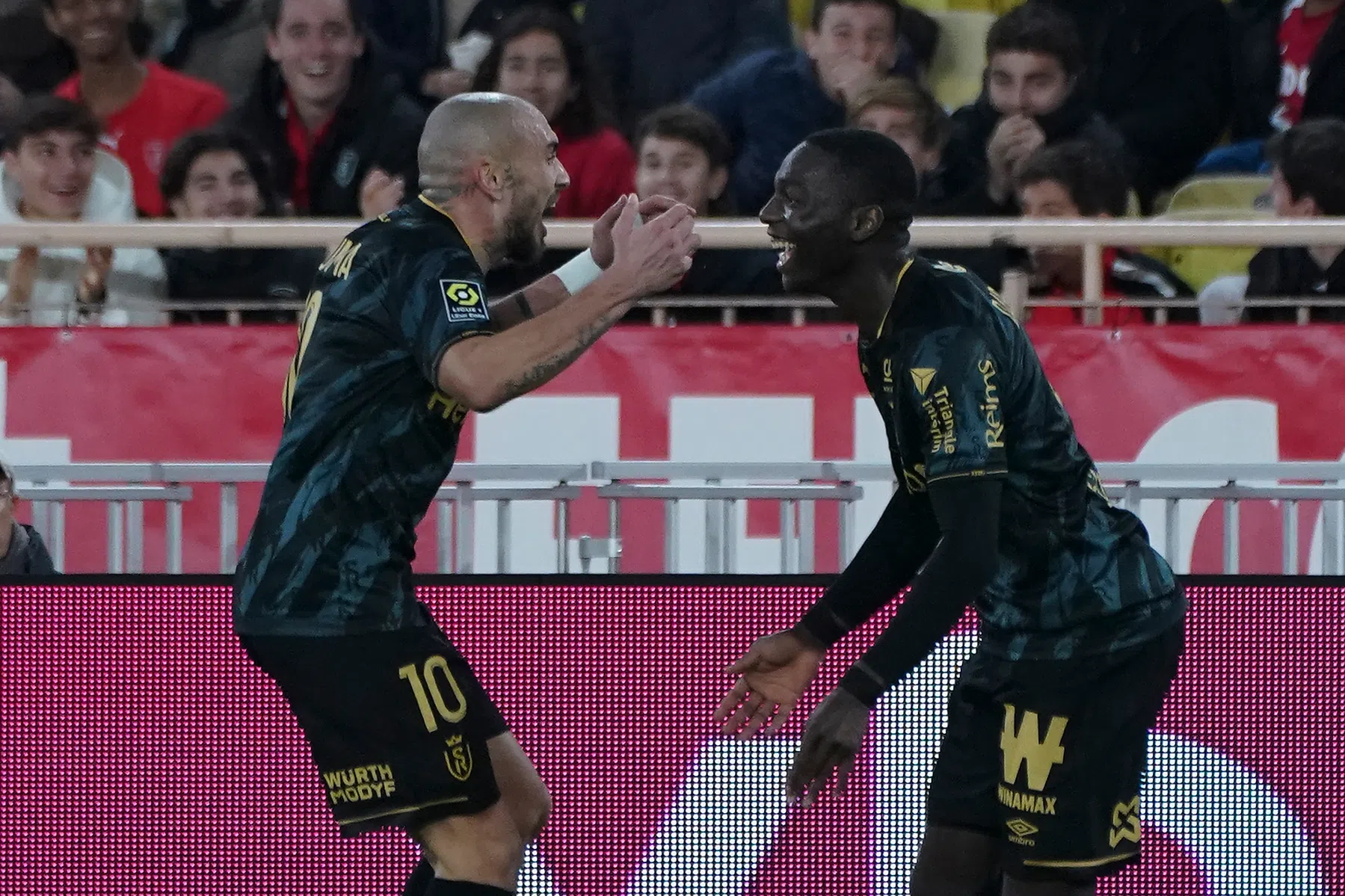 Voormalig Ajacied Daramy goud waard voor Reims