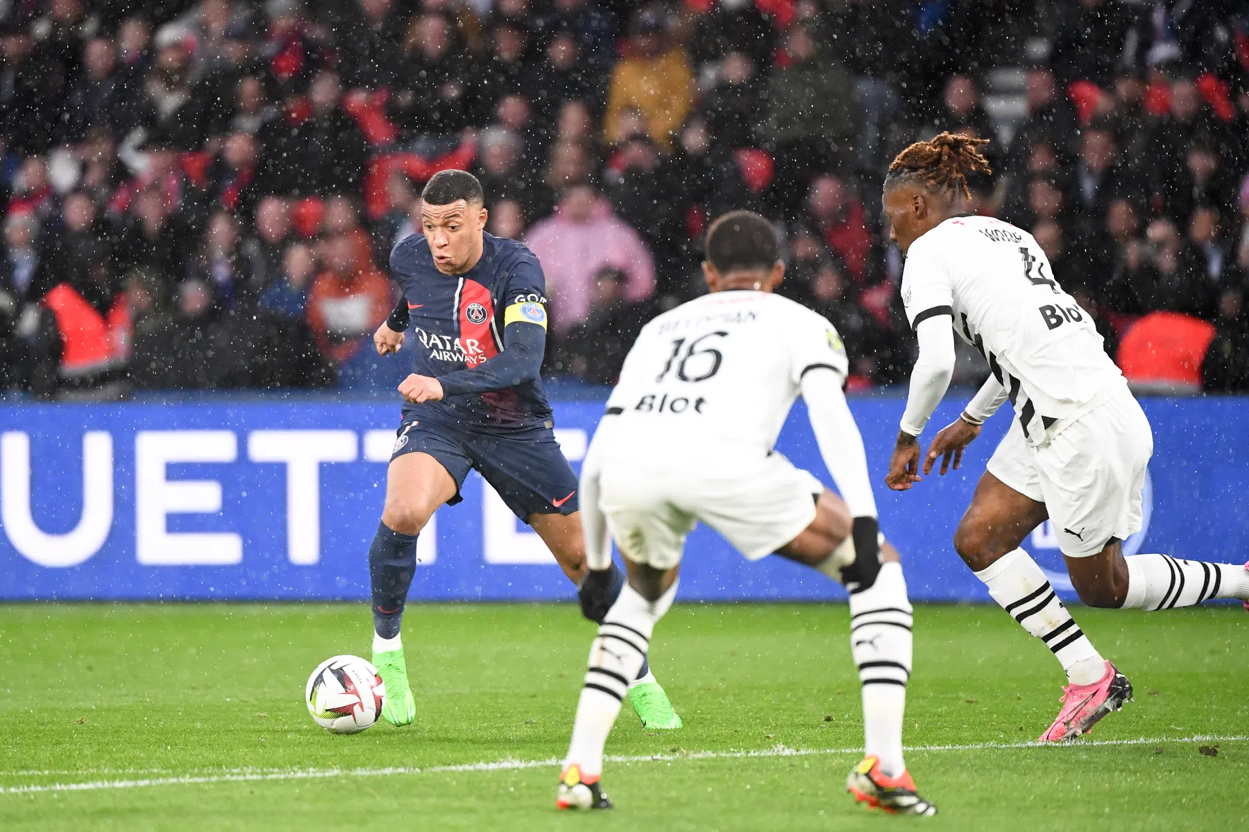 PSG trekt punt over de streep na duel met opmerkelijke rol van de VAR