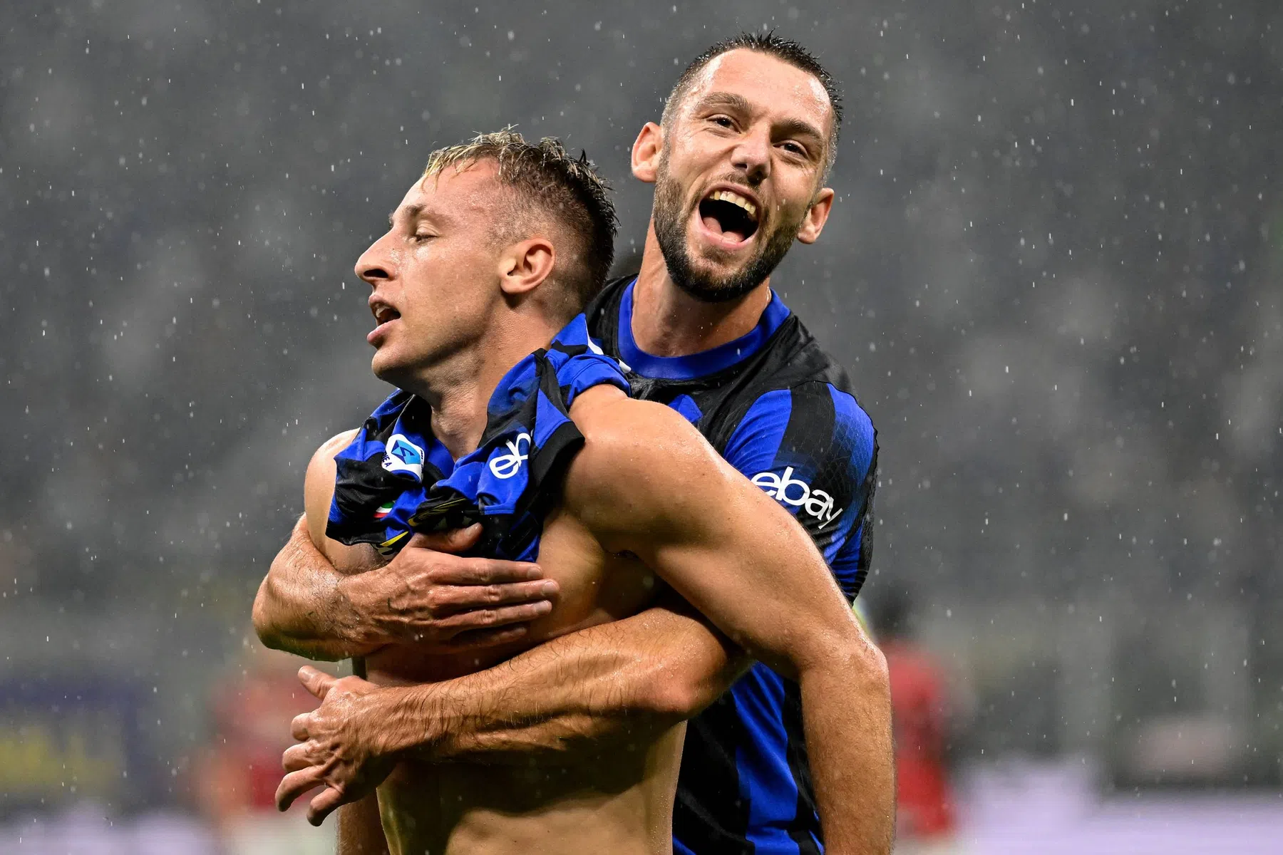 De Vrij scoort voor winnend Inter in duel met gouden randje voor Martínez