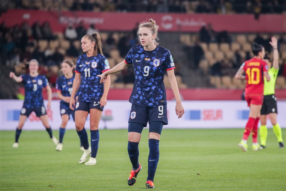 Domper voor Oranje: Miedema mist beslissend duel met Duitsland