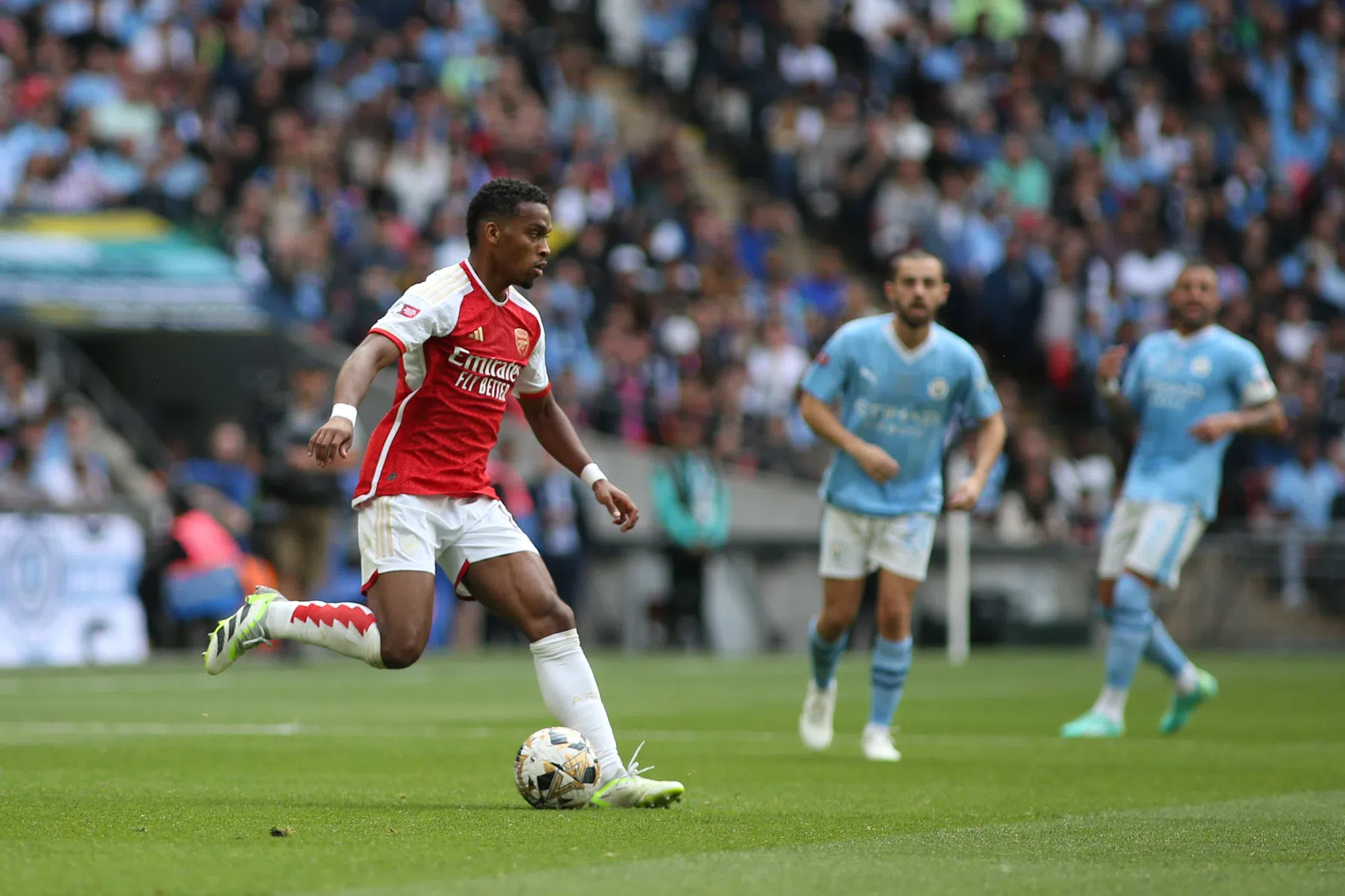 Herstelde Timber maakt indruk bij Arsenal: 'Genot op trainingen'