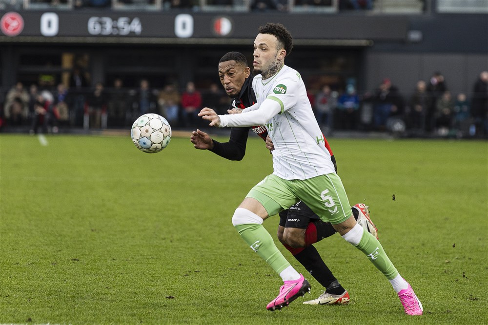 Opstelling Feyenoord: Hartman mist halve finale, Slot beloont Minteh