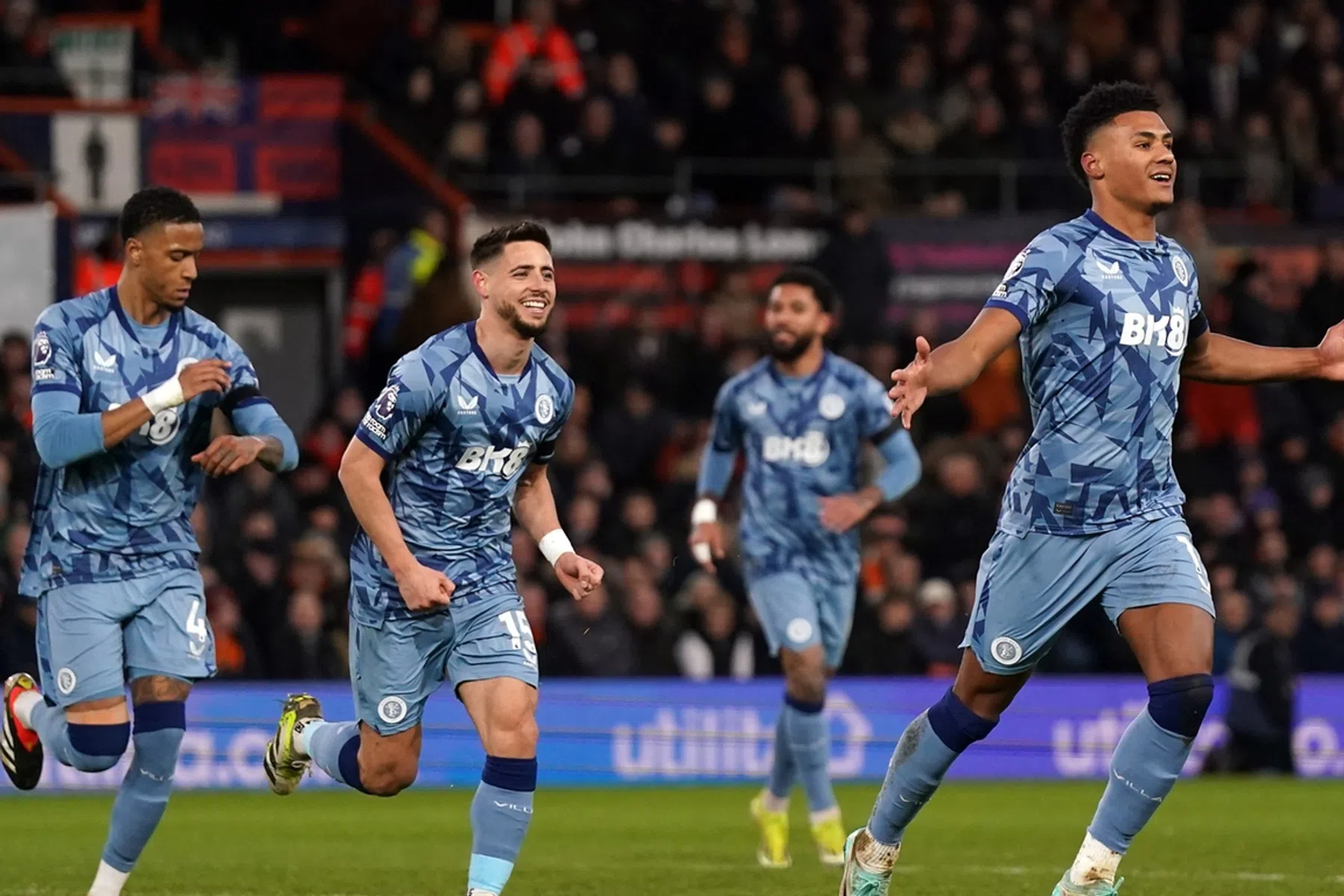 Ajax-opponent Aston Villa kruipt door het oog van de naald