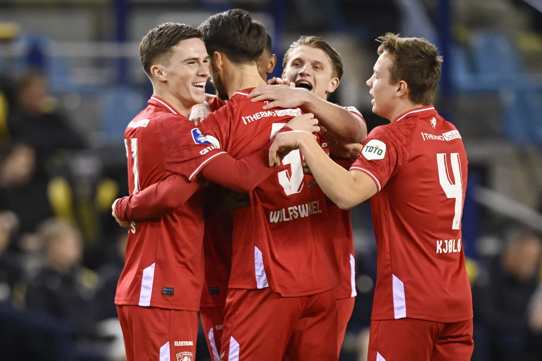 FC Twente rekent af met dapper Vitesse en blijft stevig op derde plek