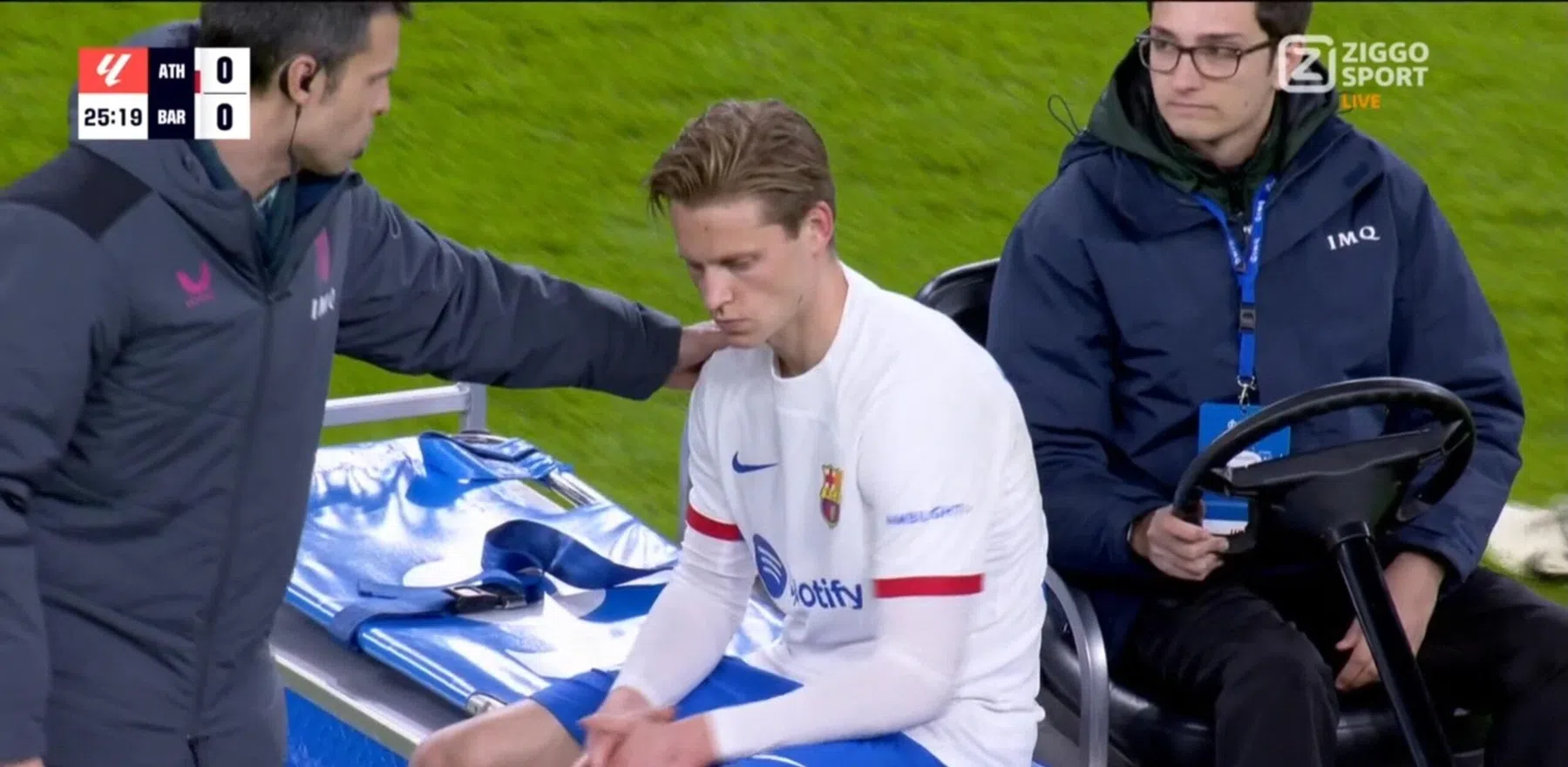 Zorgen voor Koeman: Frenkie de Jong loopt enkelblessure op bij Barcelona