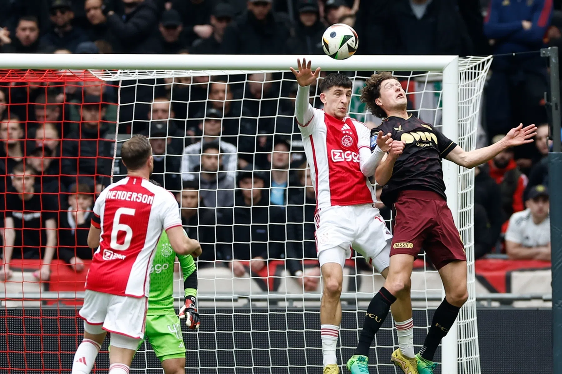 Vernieuwd Ajax heeft met zege op Utrecht na 99 dagen weer clean sheet te pakken